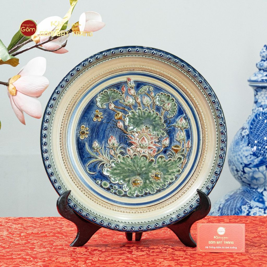 Đĩa Trưng Bày Đắp Nổi Vẽ Màu Hoa Sen Xanh