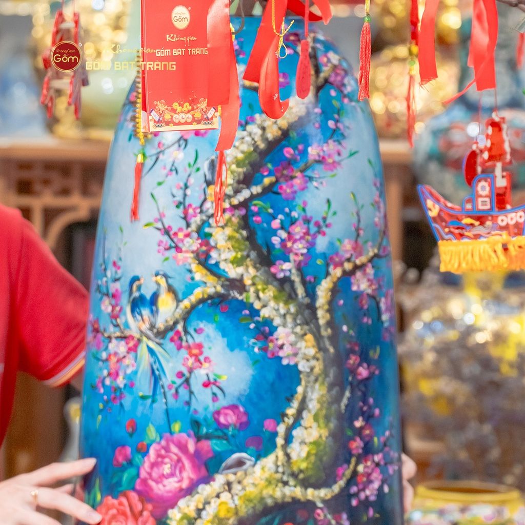 Bình Hoa Dáng Chuông Vẽ Tay Họa Tiết Chim Én Hoa Màu