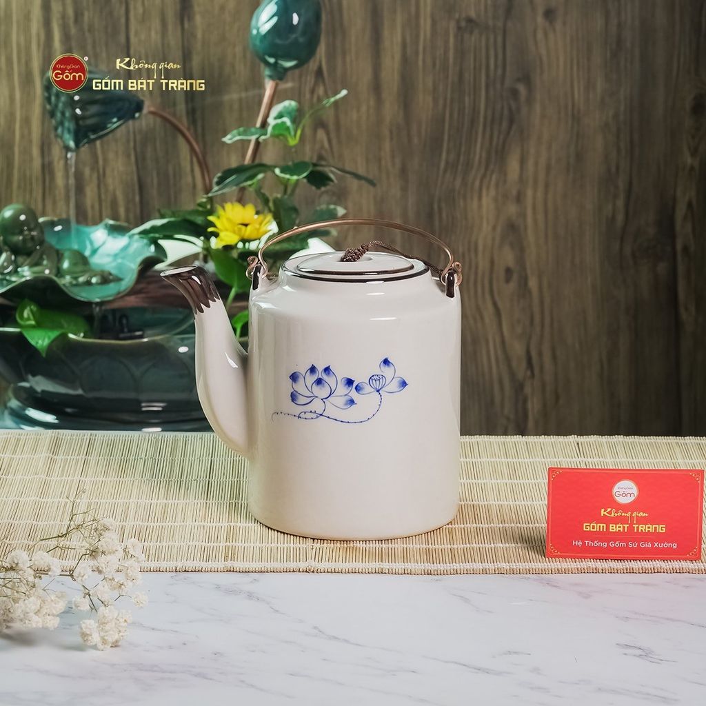 Ấm Tích Bát Tràng Vẽ Hoa Sen