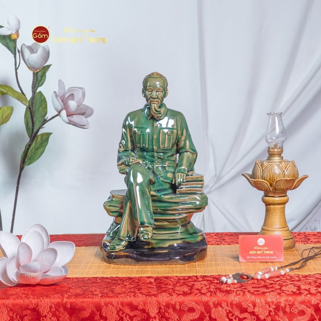 Tượng Bác Hồ Ngồi Bệ Đá