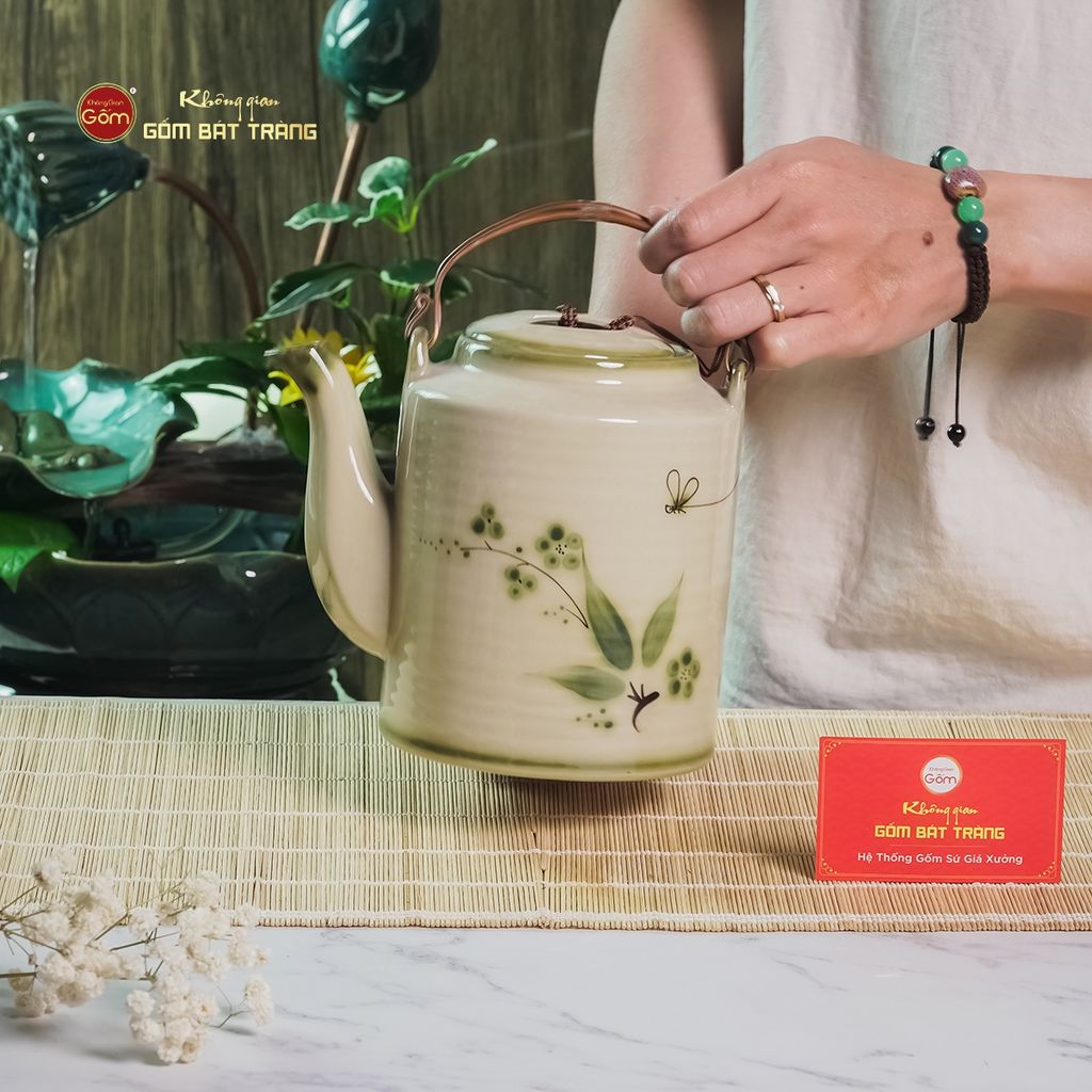 Ấm Tích Bát Tràng Vẽ Chuồn Trúc