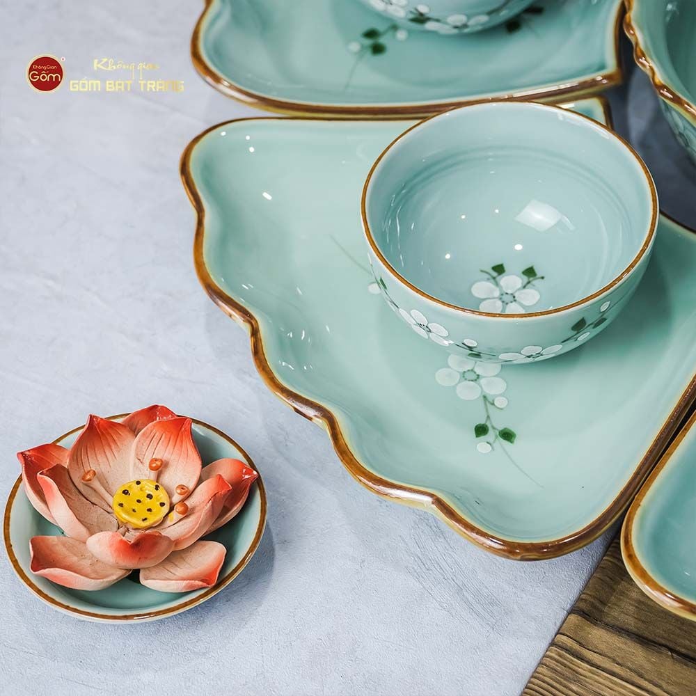 Bộ Bát Đĩa Hoa Mặt Trời Men Xanh Đào Trắng