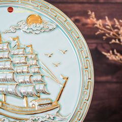 Đĩa Biểu Trưng Thuận Buồm Xuôi Gió Vẽ Vàng