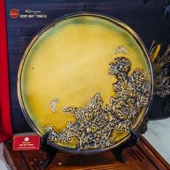 Đĩa Trưng Bày Hoa Mẫu Đơn Đắp Nổi Men Hoàng Thổ