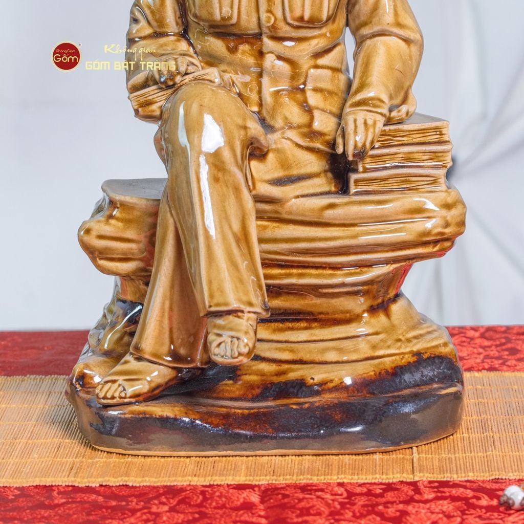 Tượng Bác Hồ Ngồi Bệ Đá