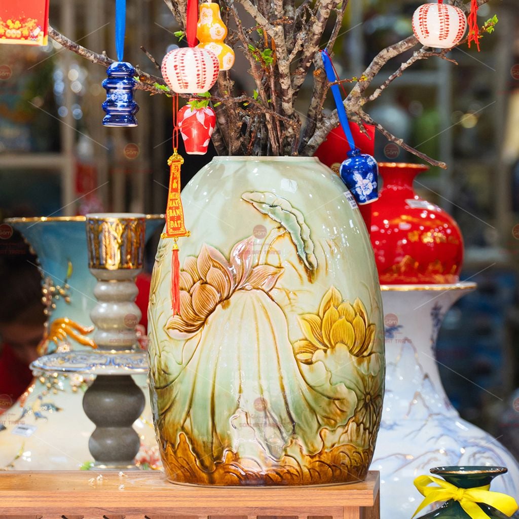 Bình Hoa Dáng Chuông Khắc Nổi Hoa Sen