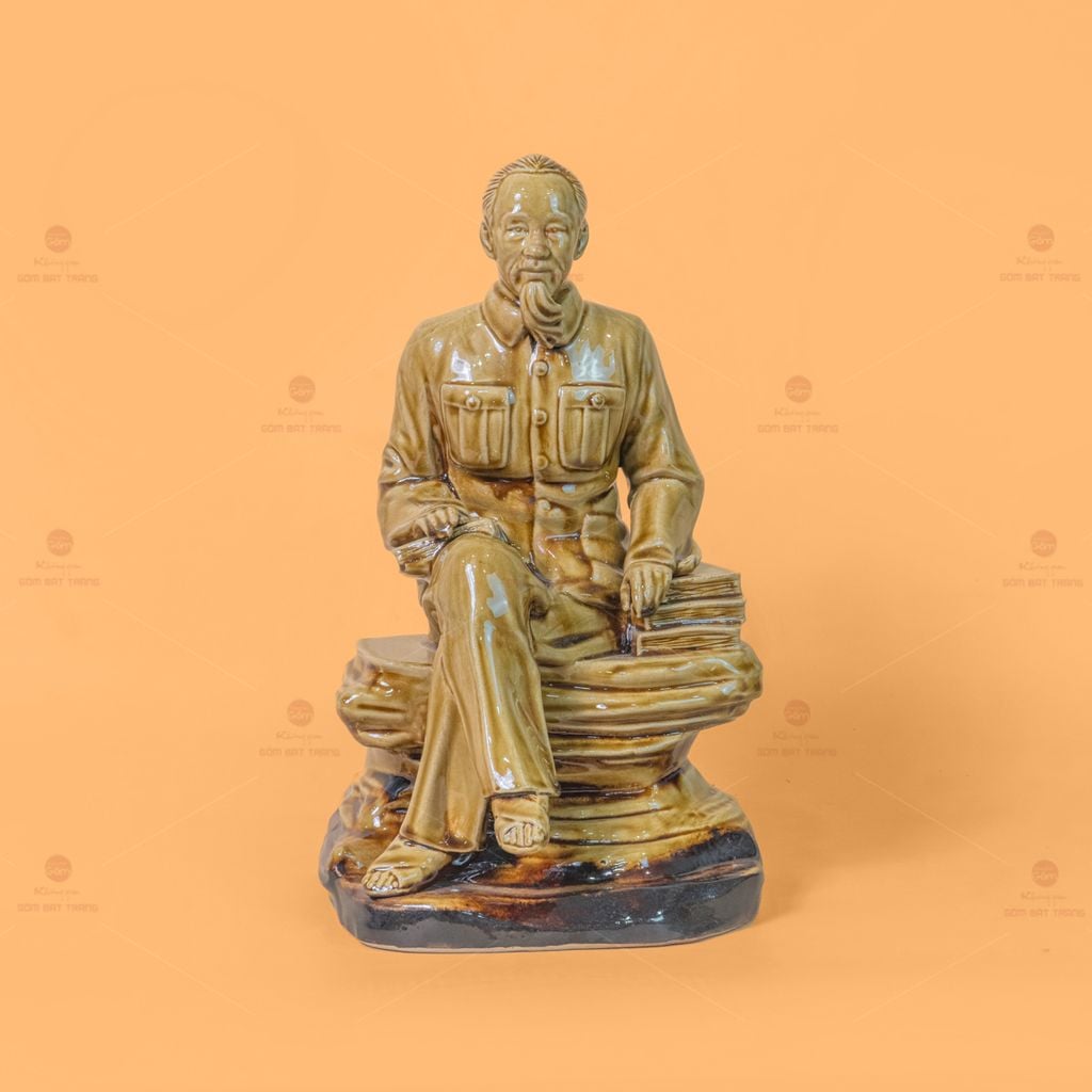 Tượng Bác Hồ Ngồi Bệ Đá
