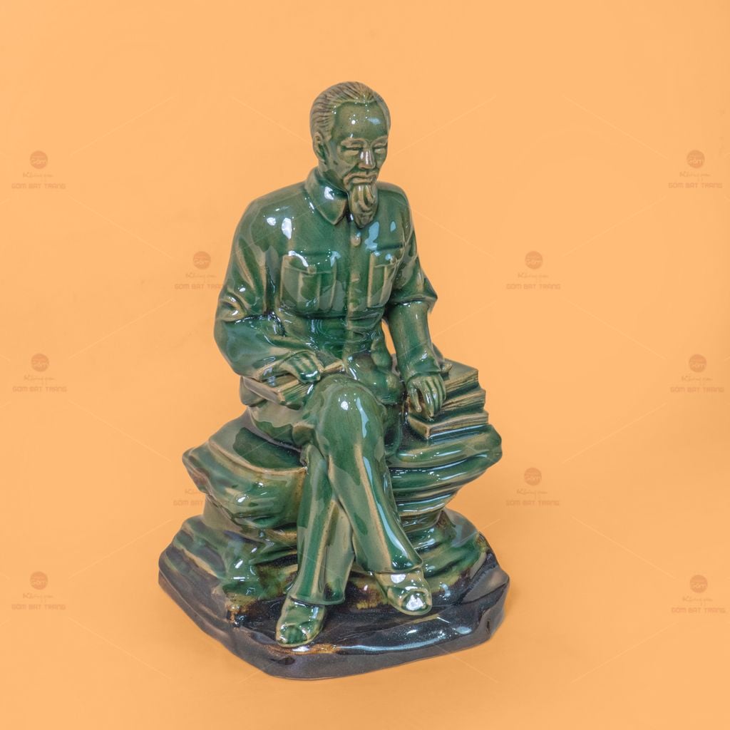 Tượng Bác Hồ Ngồi Bệ Đá