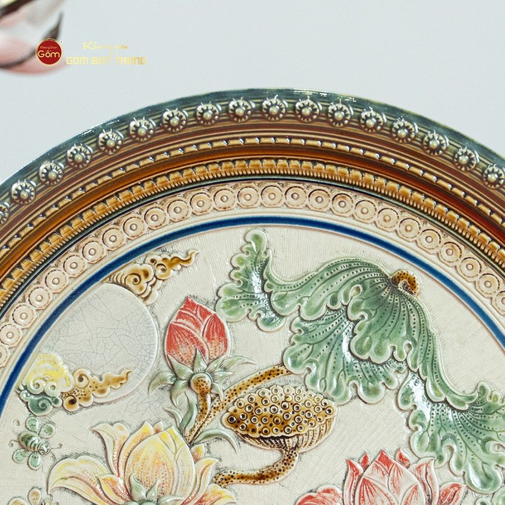 Đĩa Trưng Bày Đắp Nổi Vẽ Màu Hoa Sen Ánh Trăng
