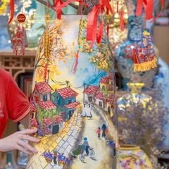 Bình Hoa Dáng Chuông Vẽ Tay Họa Tiết Phố Cổ