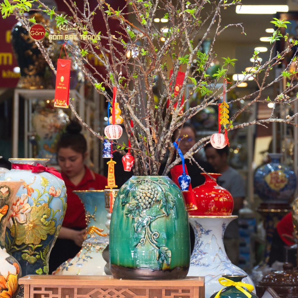 Bình Hoa Dáng Chuông Đắp Nho