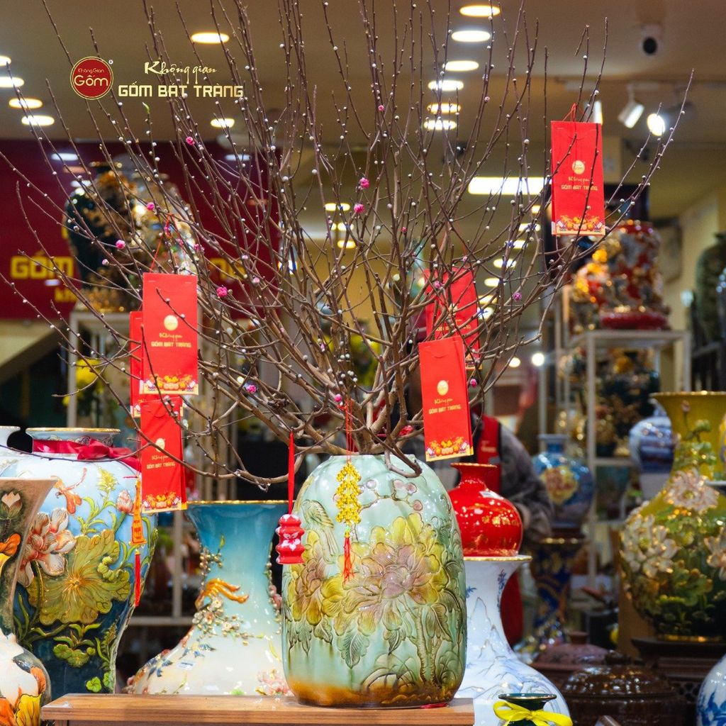 Bình Hoa Dáng Chuông Khắc Hoa Mẫu Đơn