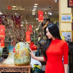 Bình Hoa Dáng Chuông Khắc Hoa Mẫu Đơn