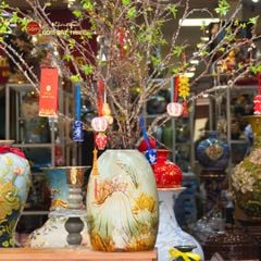 Bình Hoa Dáng Chuông Khắc Nổi Hoa Sen