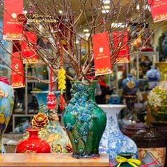 Bình Hoa Vuốt Tay Đắp Nổi Hoa