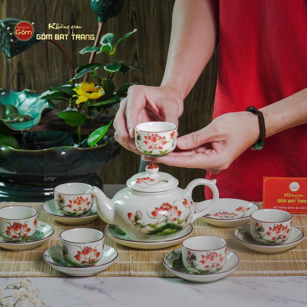 Bộ Ấm Chén Thiên Nga Men Kem Sen Đỏ