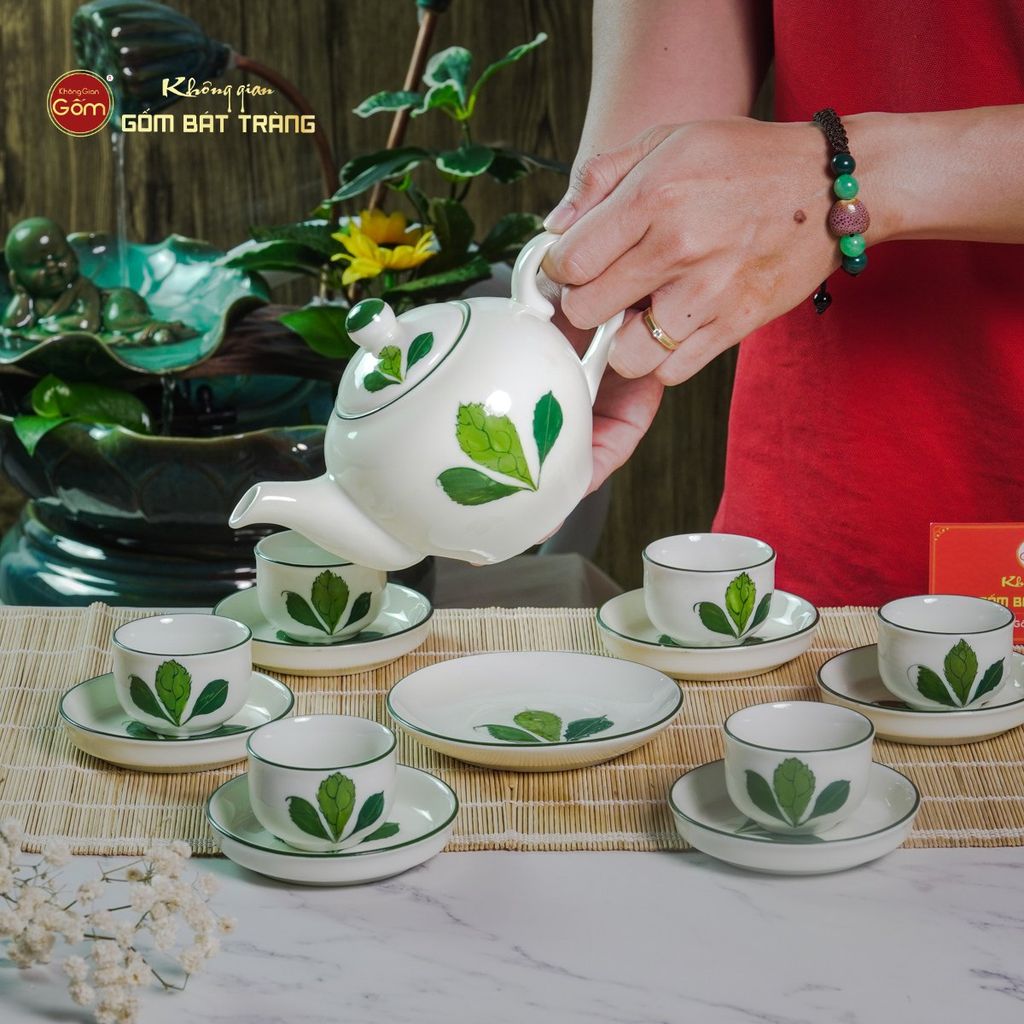 Bộ Ấm Chén Tròn Men Kem Vẽ Ngò Gai