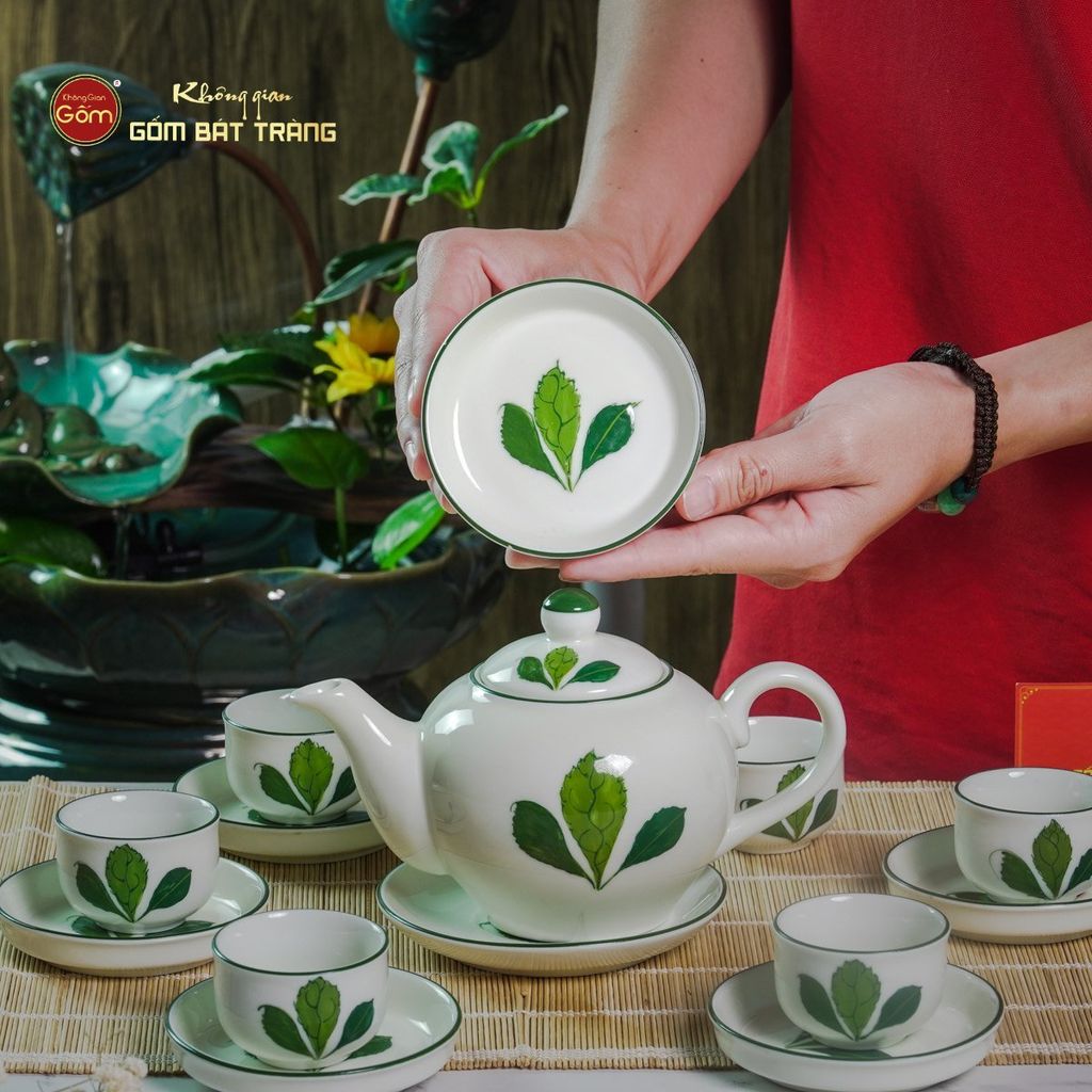 Bộ Ấm Chén Tròn Men Kem Vẽ Ngò Gai