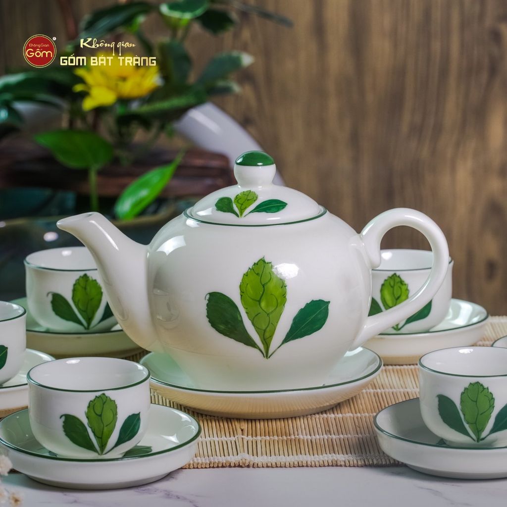 Bộ Ấm Chén Tròn Men Kem Vẽ Ngò Gai