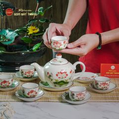 Bộ Ấm Chén Tròn Men Kem Vẽ Sen Đỏ