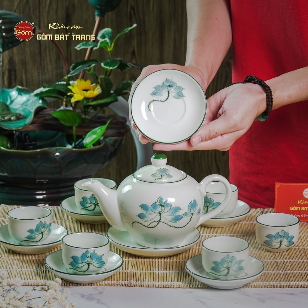 Bộ Ấm Chén Tròn Men Kem Vẽ Sen Xanh