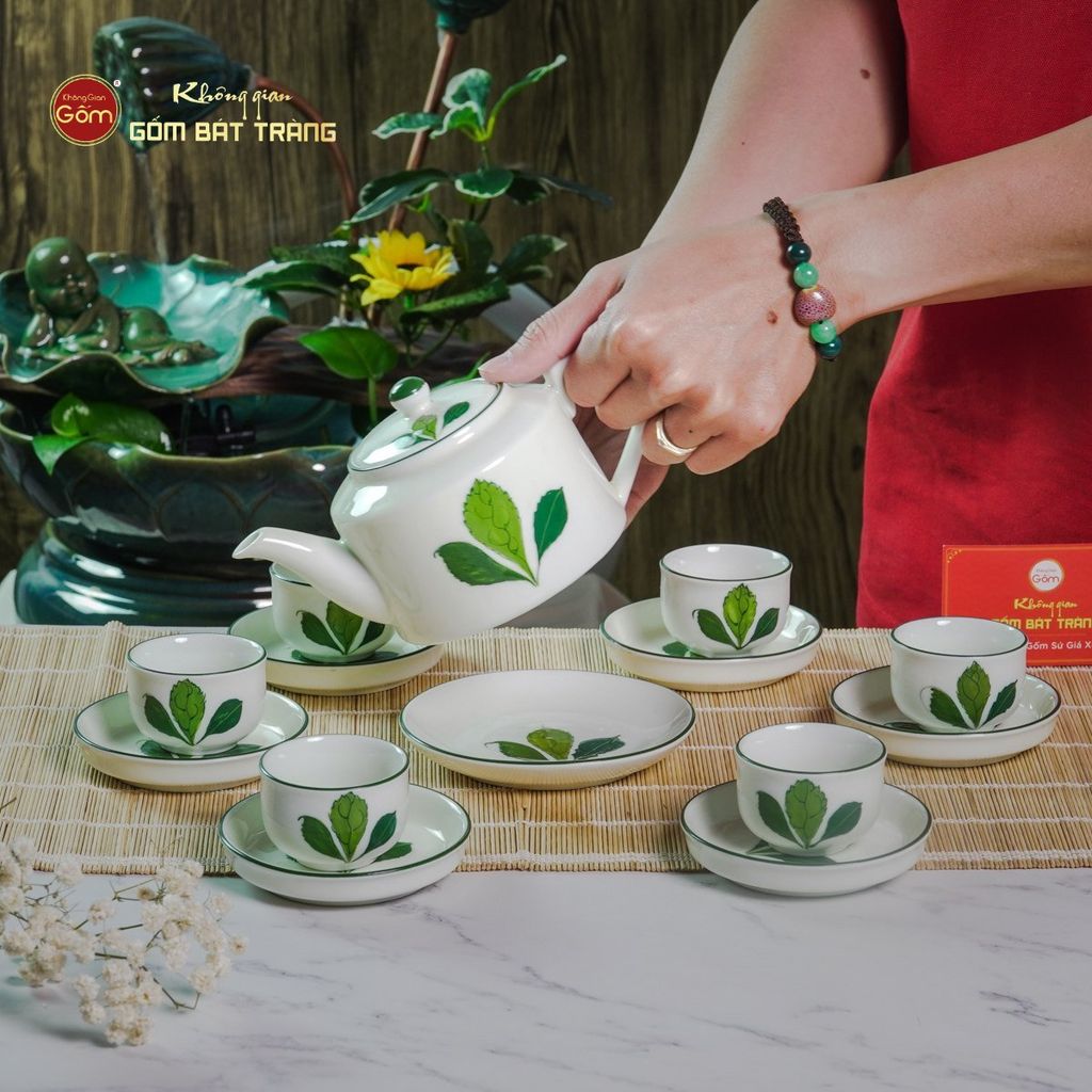 Bộ Ấm Chén Vai Cao Men Kem Vẽ Ngò Gai