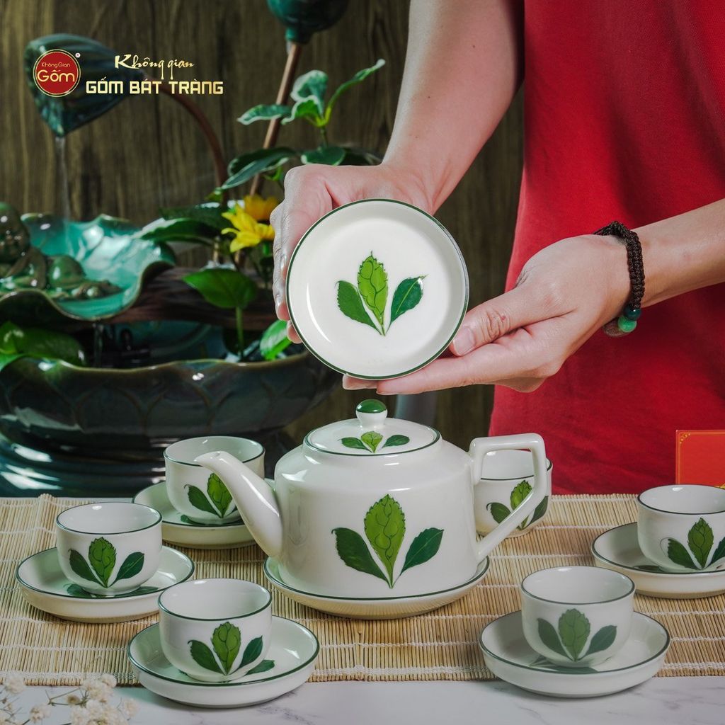Bộ Ấm Chén Vai Cao Men Kem Vẽ Ngò Gai