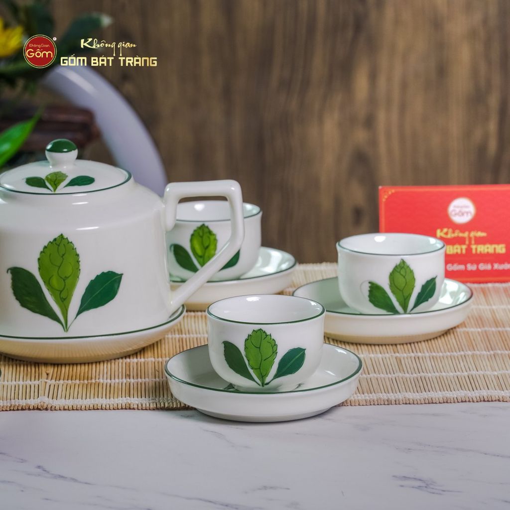 Bộ Ấm Chén Vai Cao Men Kem Vẽ Ngò Gai