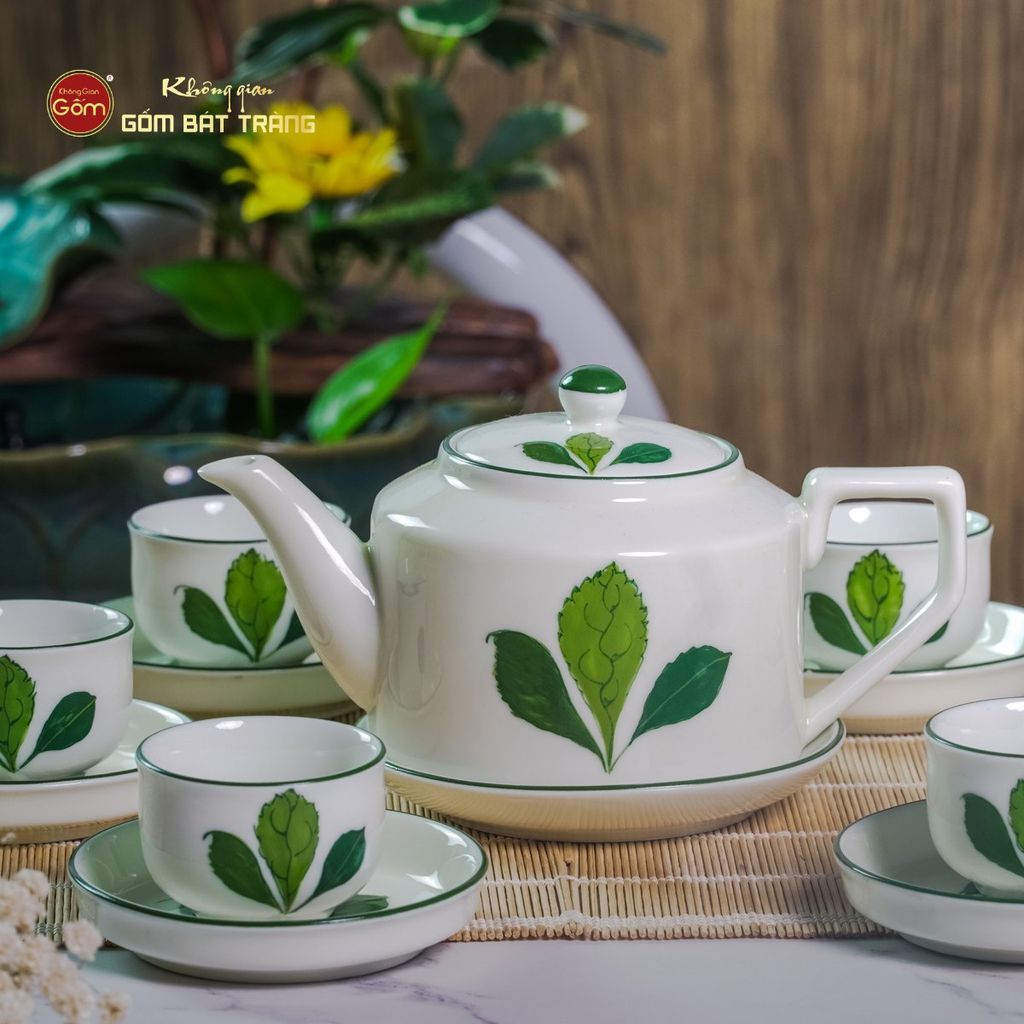 Bộ Ấm Chén Vai Cao Men Kem Vẽ Ngò Gai