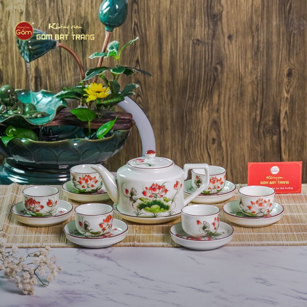 Bộ Ấm Chén Vai Cao Men Kem Vẽ Sen Đỏ