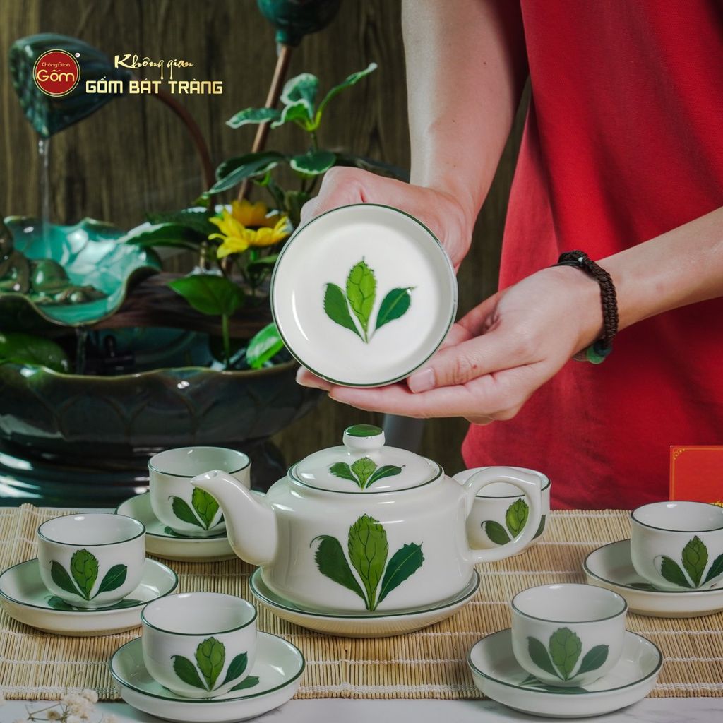 Bộ Ấm Chén Vai Vuông Men Kem Vẽ Ngò Gai