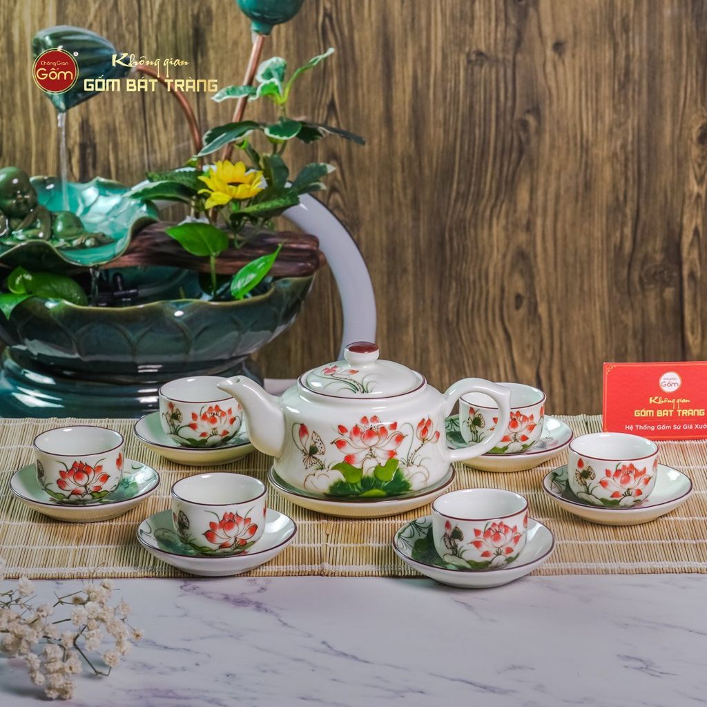 Bộ Ấm Chén Vai Vuông Men Kem Vẽ Sen Đỏ