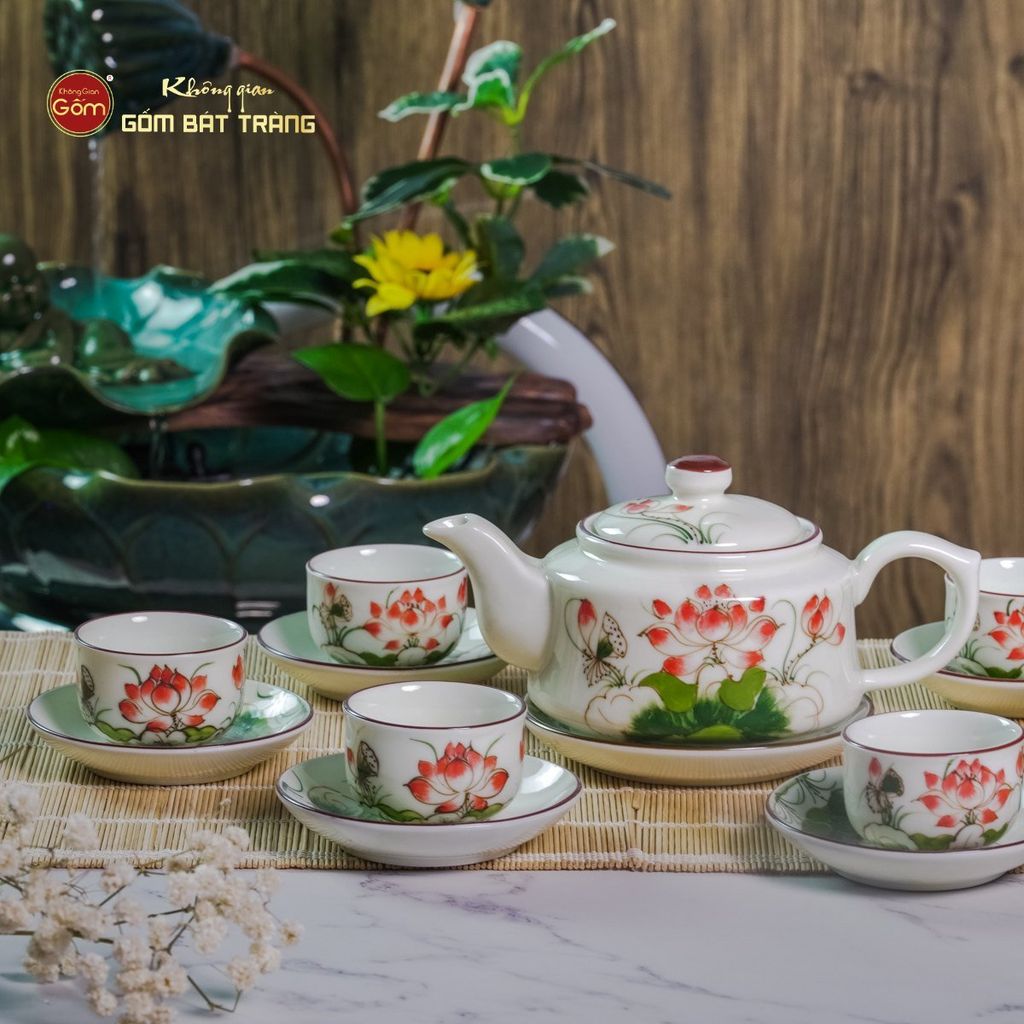 Bộ Ấm Chén Vai Vuông Men Kem Vẽ Sen Đỏ