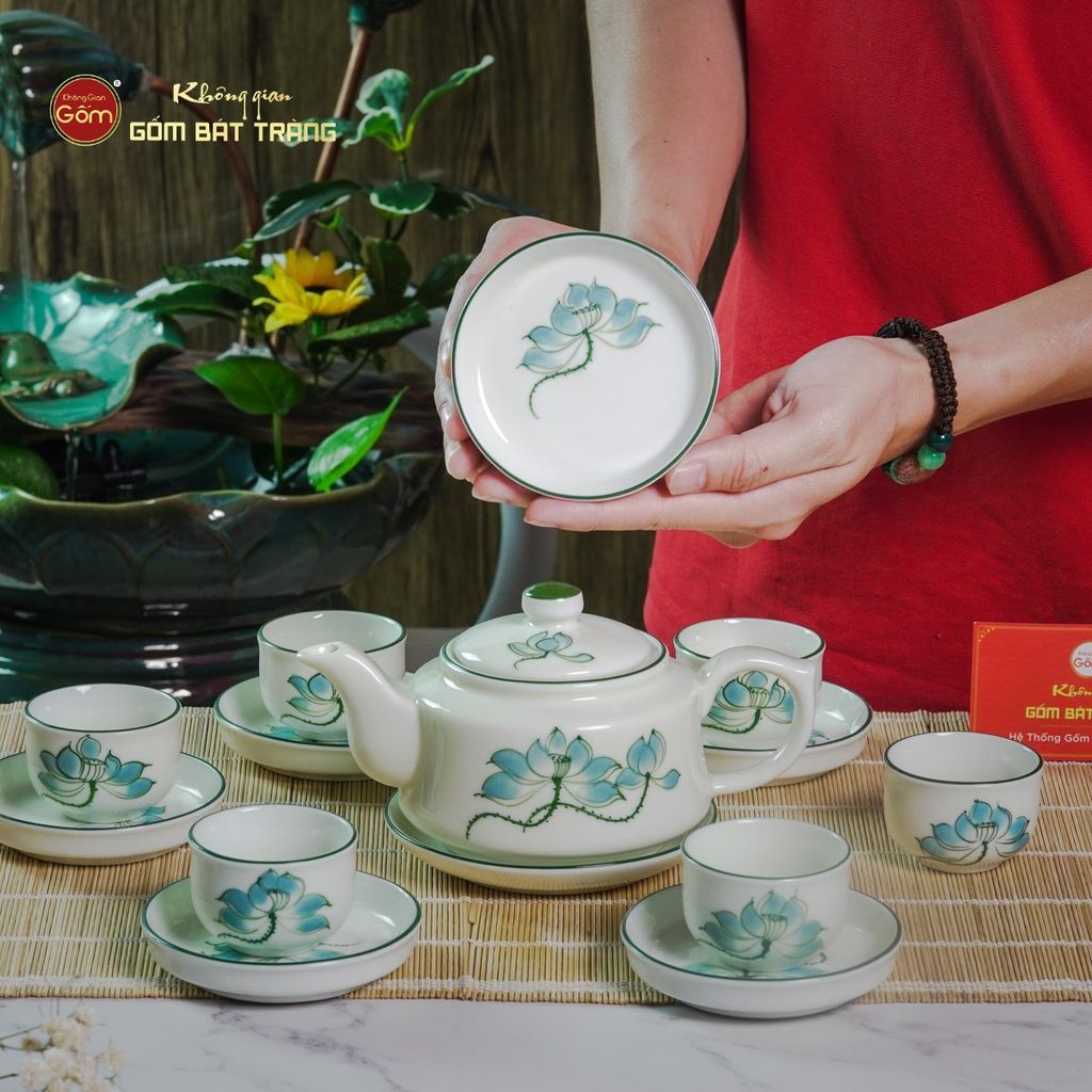 Bộ Ấm Chén Vai Vuông Men Kem Vẽ Sen Xanh