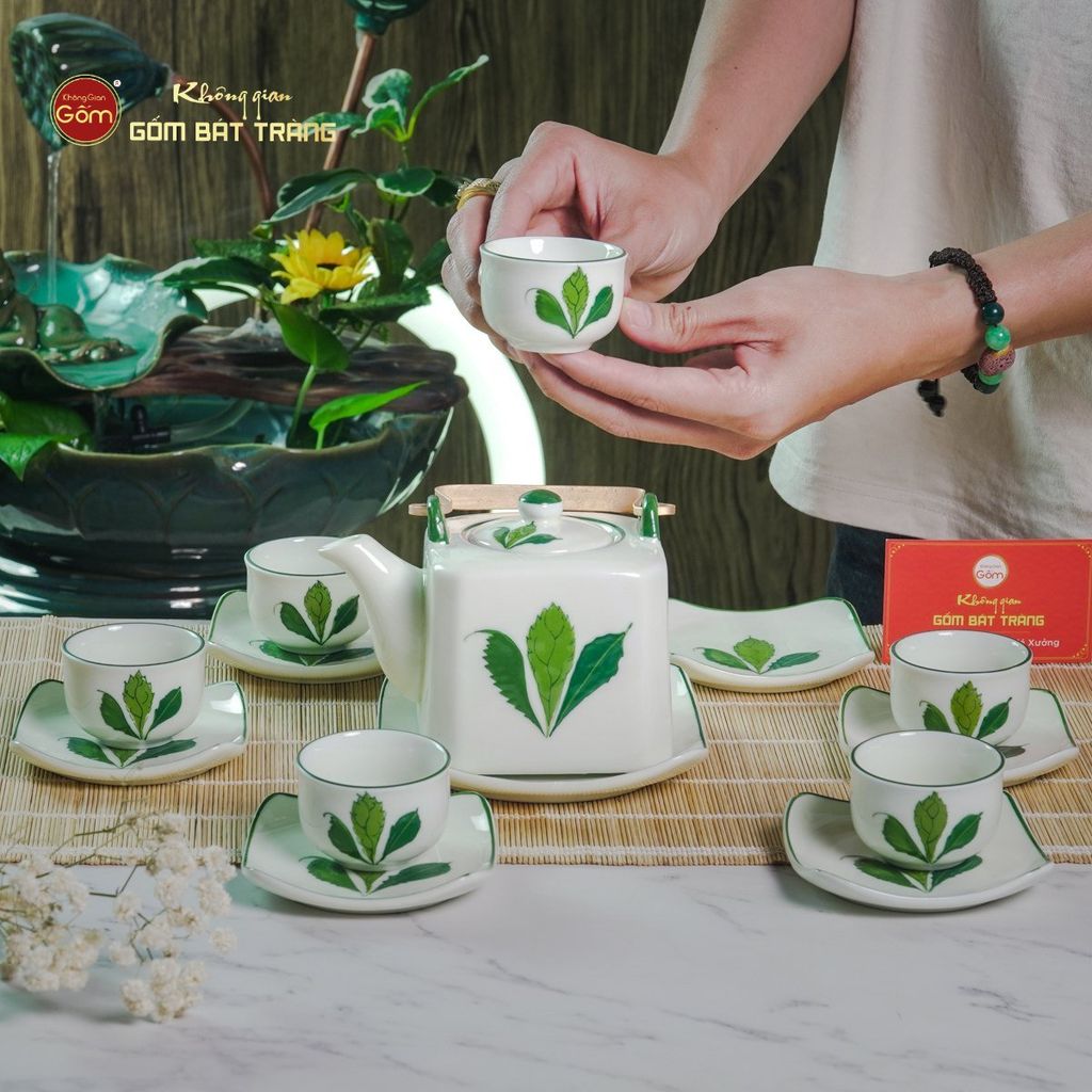 Bộ Ấm Chén Vuông Quai Đồng Vẽ Ngò Gai