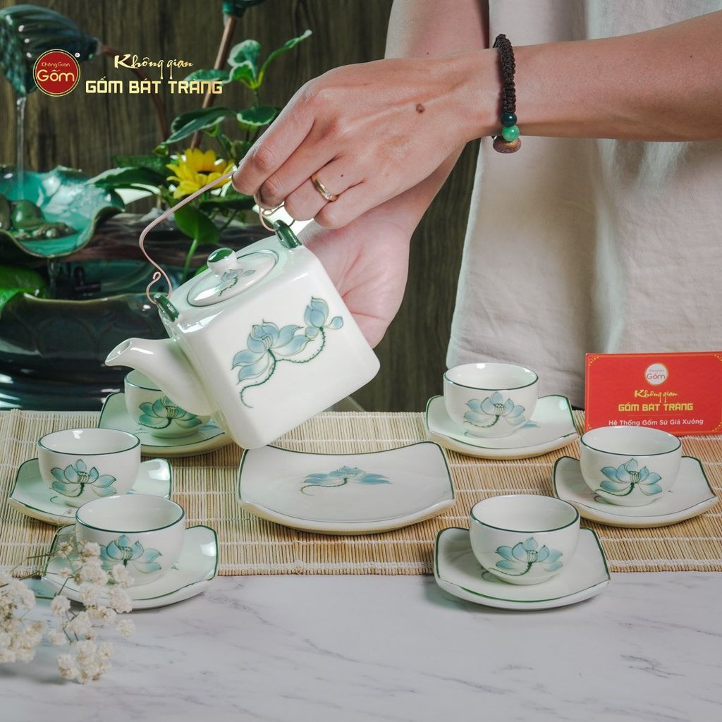 Bộ Ấm Chén Vuông Quai Đồng Vẽ Sen Xanh