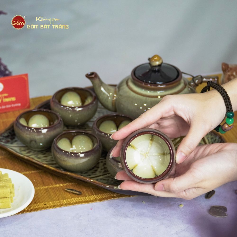 Bộ Ấm Trà Thiên Nga Men Hỏa Biến Khay Trầu