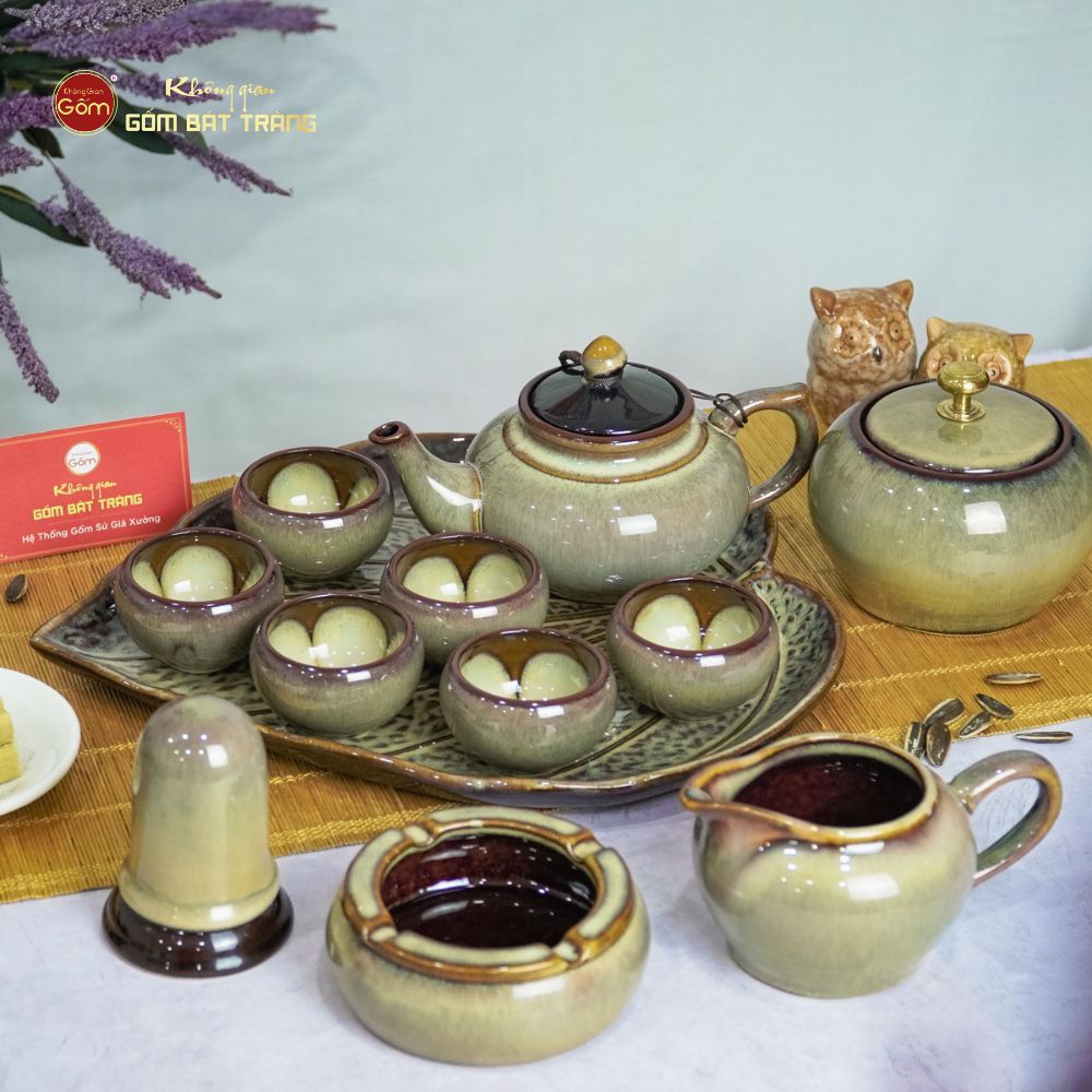 Bộ Ấm Trà Thiên Nga Men Hỏa Biến Khay Trầu