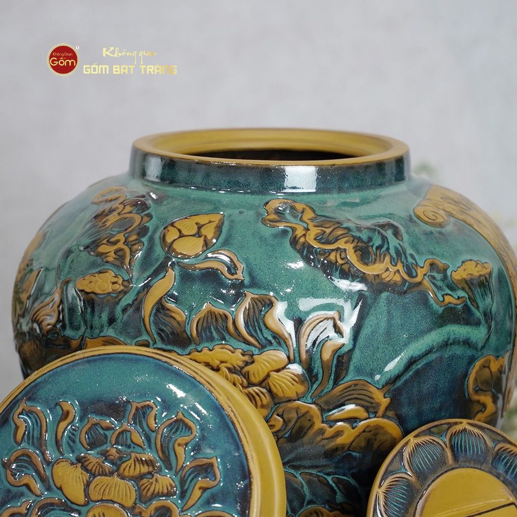 Chum Vàng Họa Tiết Hoa Sen