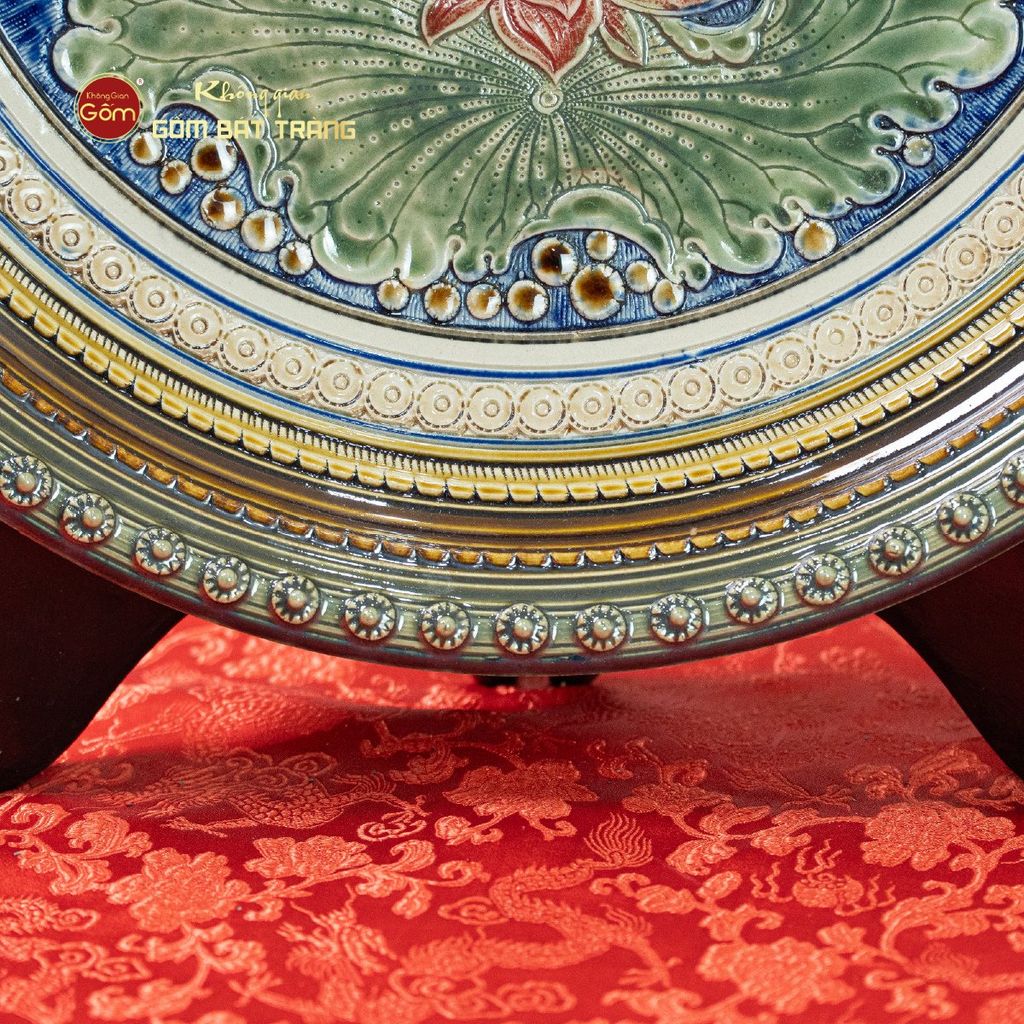 Đĩa Trưng Bày Đắp Nổi Vẽ Màu Hoa Sen Nở