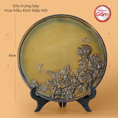 Đĩa Trưng Bày Hoa Mẫu Đơn Đắp Nổi Men Hoàng Thổ