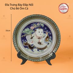 Đĩa Trưng Bày Đắp Nổi Chú Bé Ôm Cá