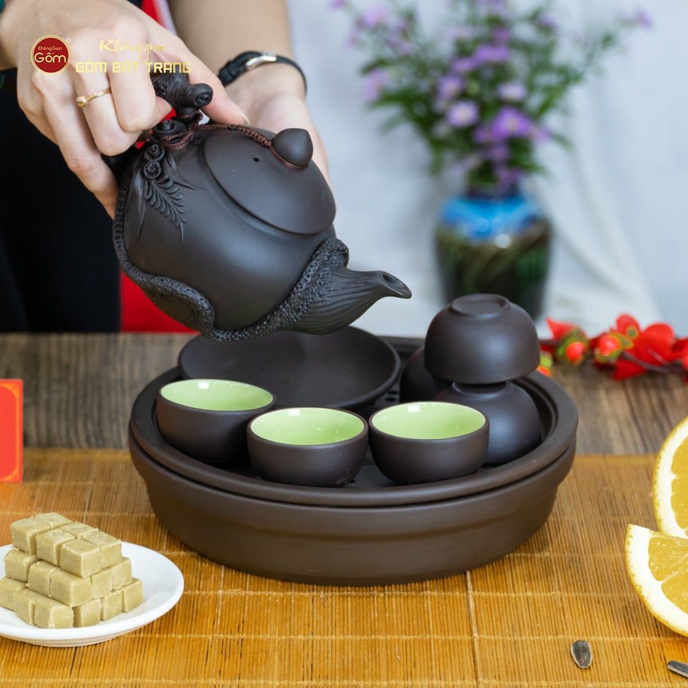 Bộ Ấm Trà Tử Sa Đắp Nổi Hoa Mẫu Đơn Khay Thủng