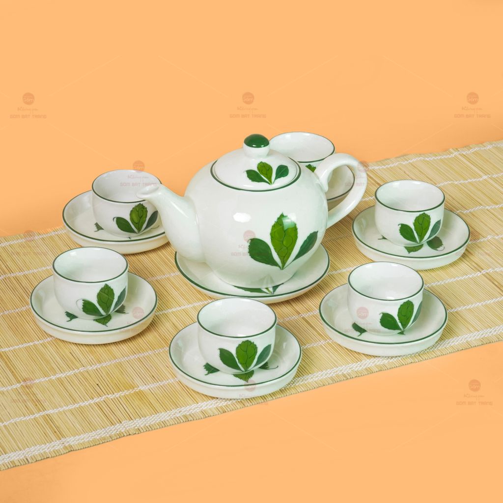 Bộ Ấm Chén Tròn Men Kem Vẽ Ngò Gai