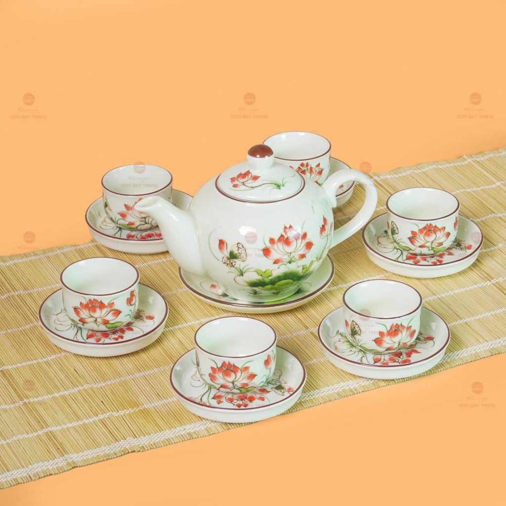 Bộ Ấm Chén Tròn Men Kem Vẽ Sen Đỏ