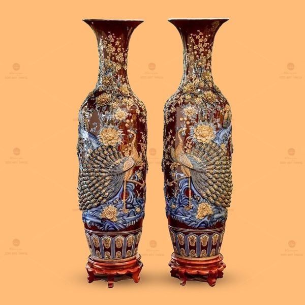 Lộc Bình Công Đào Men Nâu Đắp Nổi Vẽ Vàng