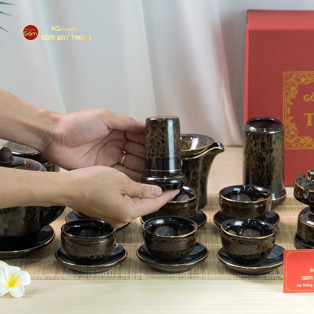 Bộ Ấm Chén Đại Mã Não Lòng Hoa Kẻ Vàng