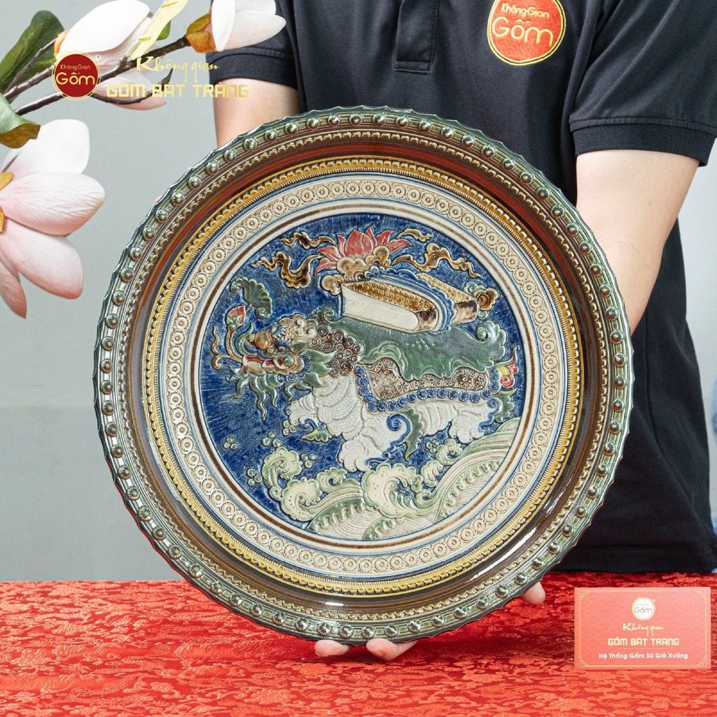 Đĩa Trưng Bày Đắp Nổi Vẽ Màu Kỳ Lân Chở Sách