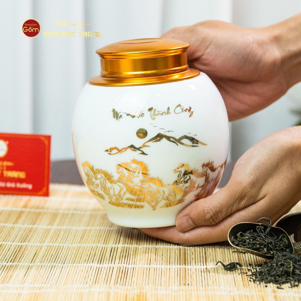 Hũ Đựng Trà Men Trắng Họa Tiết Mã Đáo Vẽ Vàng