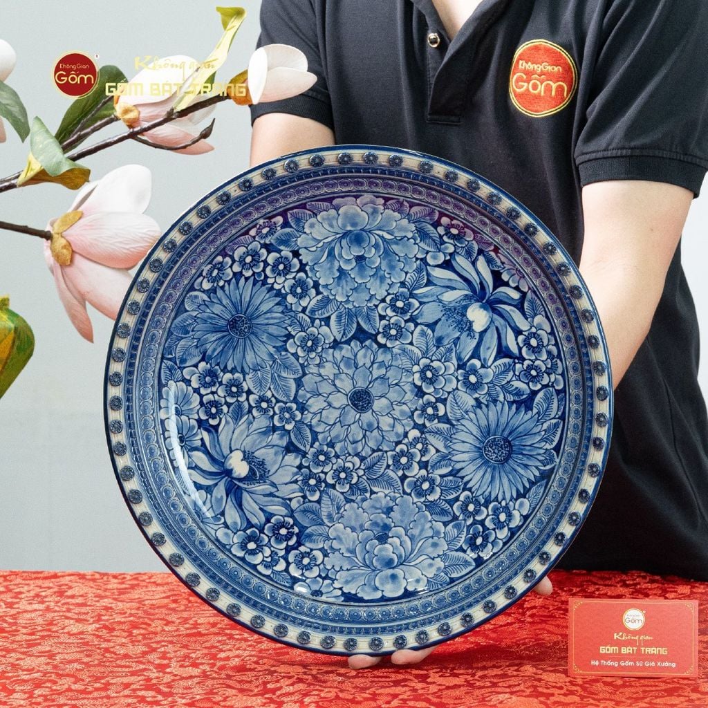 Đĩa Trưng Bày Men Lam Ngàn Hoa Hội Tụ